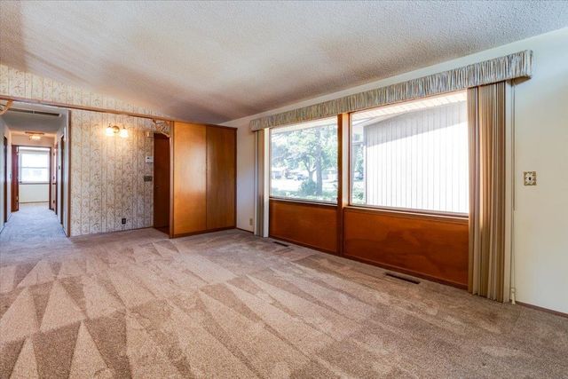 826 N Crestline St, Wichita, KS 67212