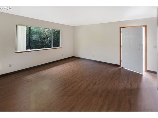 1910 Se STARK St, Portland, OR 97214