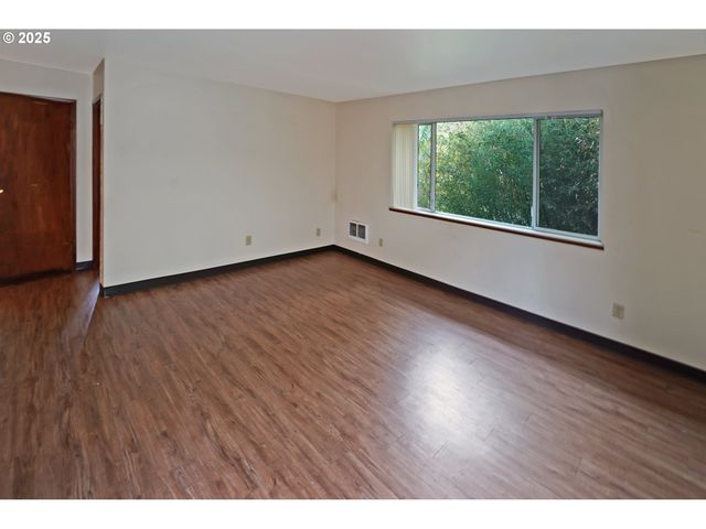 1910 Se STARK St, Portland, OR 97214