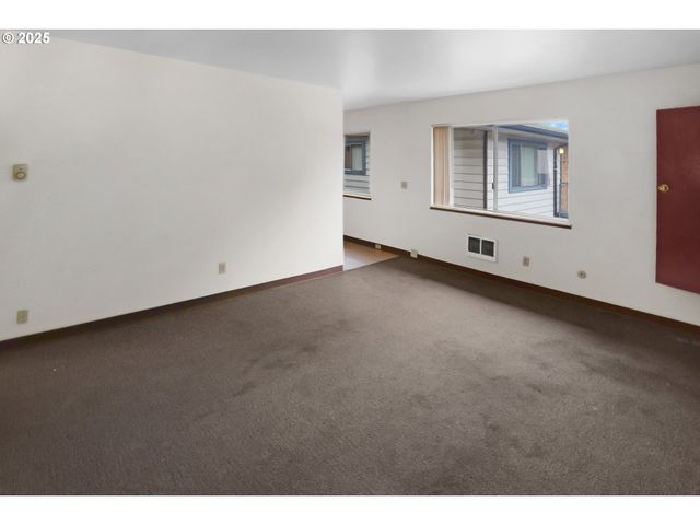 1910 Se STARK St, Portland, OR 97214