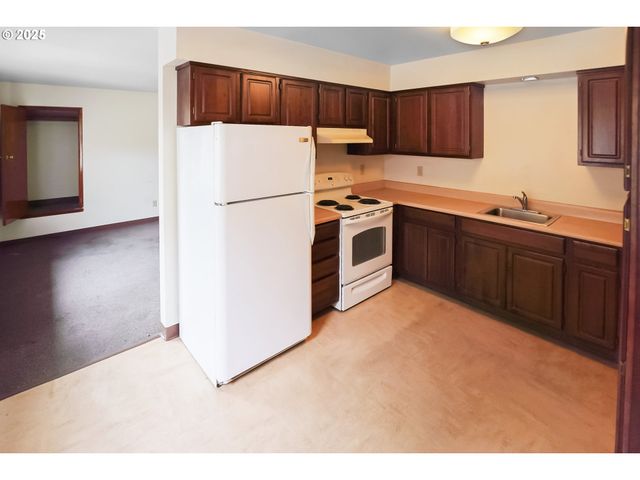 1910 Se STARK St, Portland, OR 97214