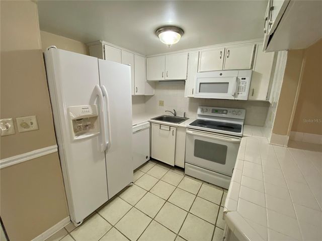 8602 HURON COURT 50, Tampa, FL 33614