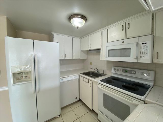8602 HURON COURT 50, Tampa, FL 33614