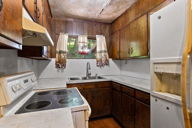 16211 Lakewood Drive, Sale Creek, TN 37373
