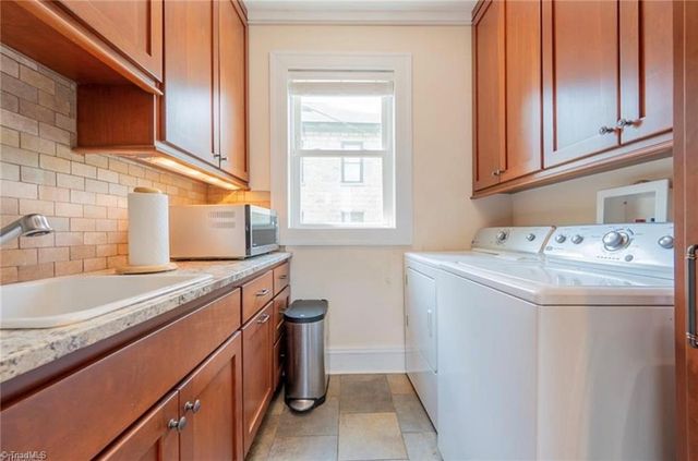 607 N Main Street, Mount Airy, NC 27030