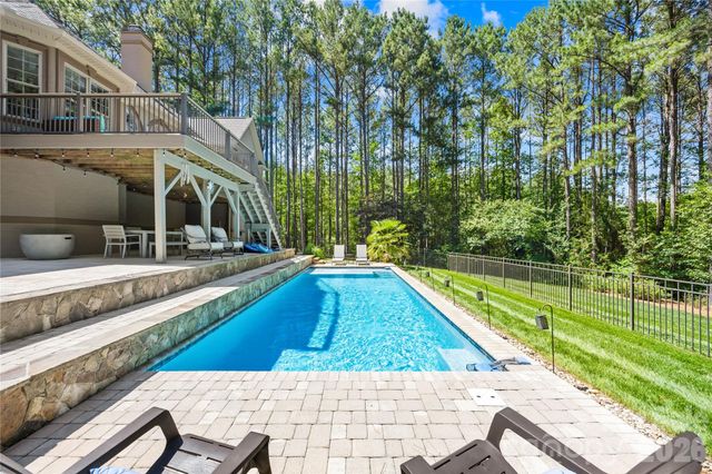6830 Goose Point Drive, Denver, NC 28037