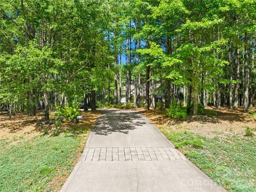 6830 Goose Point Drive, Denver, NC 28037