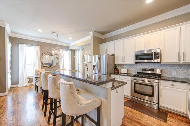 1110 Sherwood Trail, Houston, TX 77043