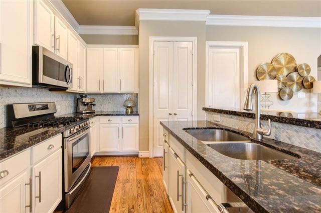 1110 Sherwood Trail, Houston, TX 77043