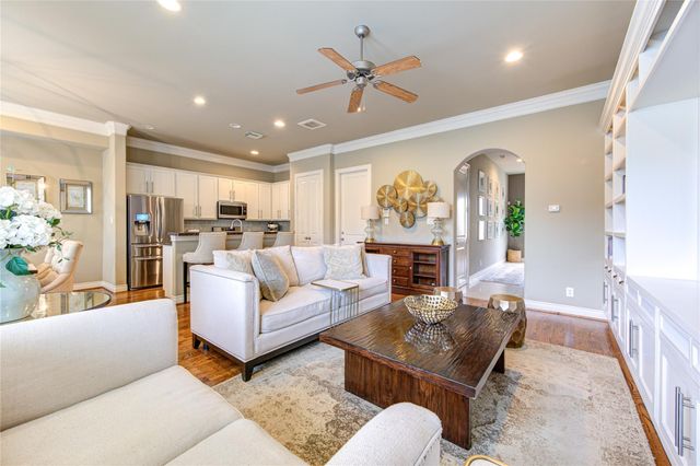 1110 Sherwood Trail, Houston, TX 77043