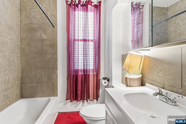 371 Badger Avenue, Newark, NJ 07112