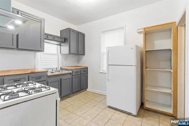 371 Badger Avenue, Newark, NJ 07112