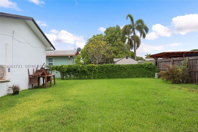 8121 SW 204th St, Cutler Bay, FL 33189