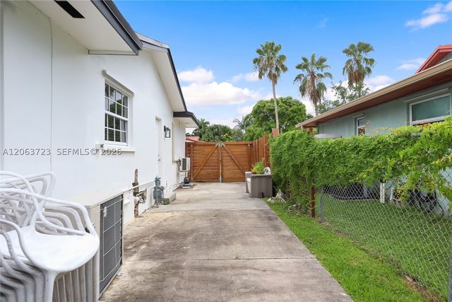 8121 SW 204th St, Cutler Bay, FL 33189