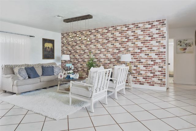 8121 SW 204th St, Cutler Bay, FL 33189