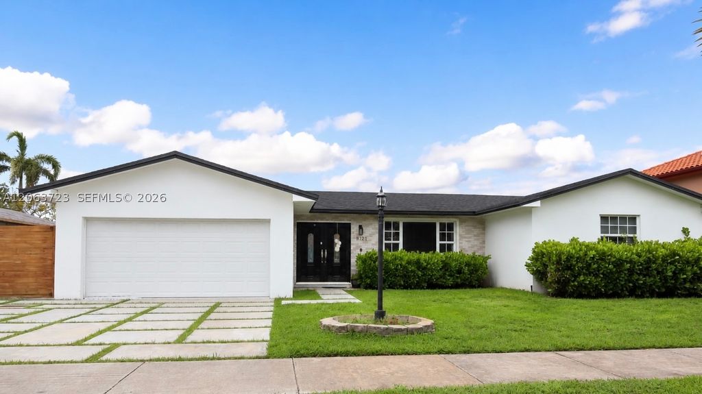 8121 SW 204th St, Cutler Bay, FL 33189