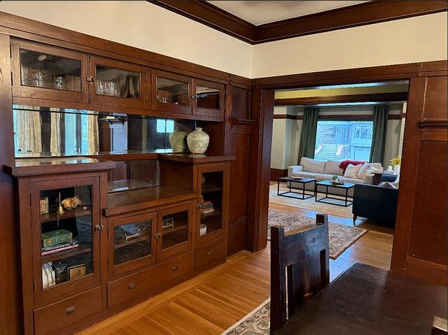 2530 T St, Sacramento, CA 95816