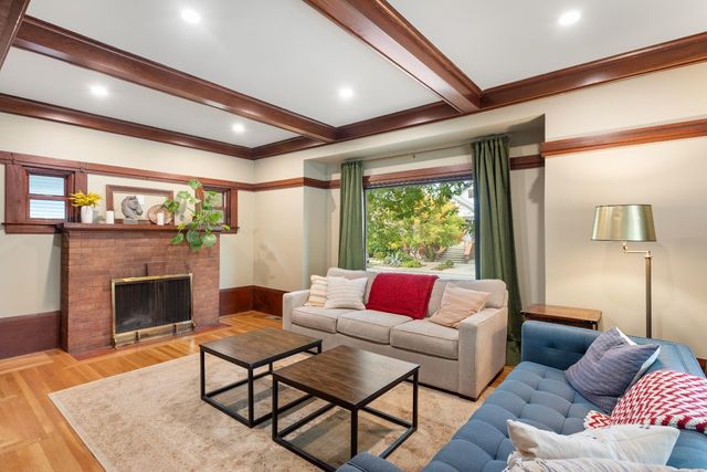 2530 T St, Sacramento, CA 95816