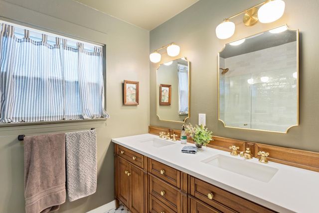 2530 T St, Sacramento, CA 95816