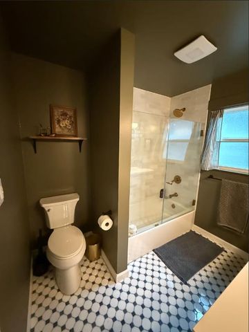 2530 T St, Sacramento, CA 95816