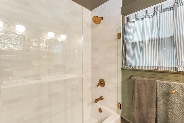 2530 T St, Sacramento, CA 95816