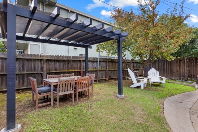 2530 T St, Sacramento, CA 95816