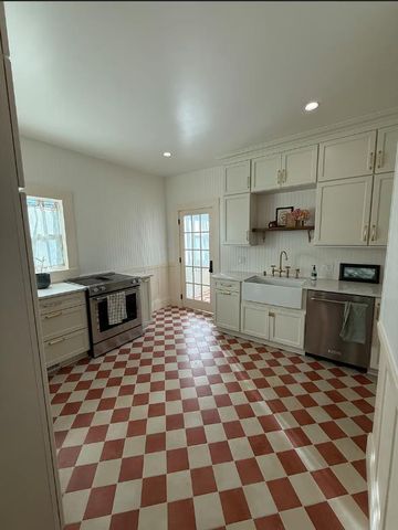 2530 T St, Sacramento, CA 95816