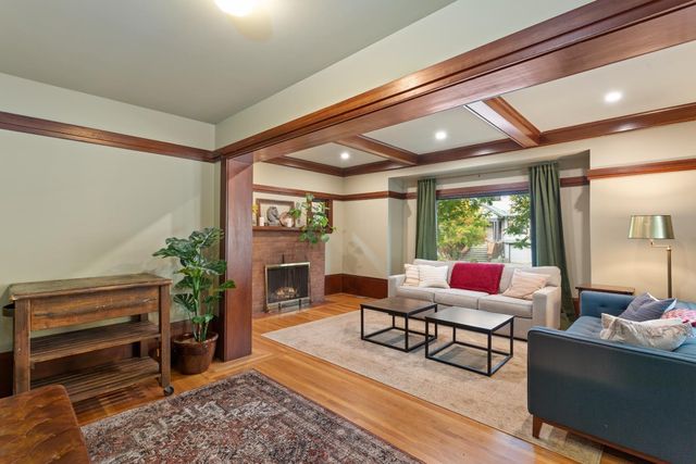 2530 T St, Sacramento, CA 95816