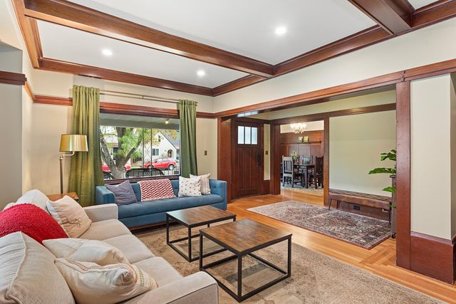 2530 T St, Sacramento, CA 95816