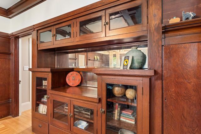 2530 T St, Sacramento, CA 95816