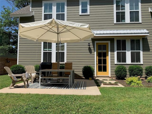 306 NW H Street, Bentonville, AR 72712