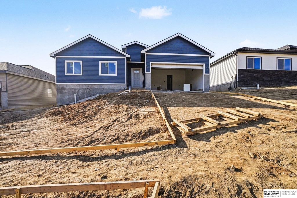 7710 S 33 Avenue, Bellevue, NE 68147
