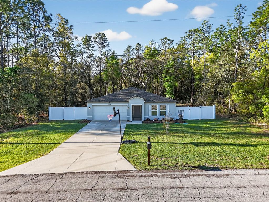 Image 3 of property listing at 10058 N ATHENIA DRIVE, Citrus Springs, FL 34434