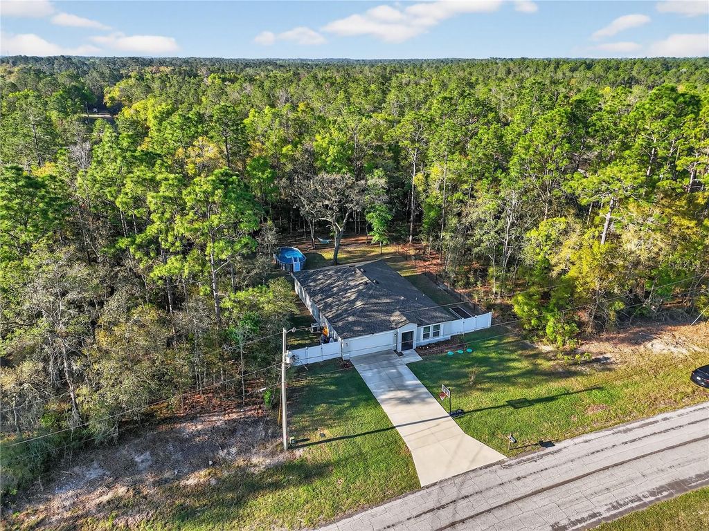 Image 5 of property listing at 10058 N ATHENIA DRIVE, Citrus Springs, FL 34434