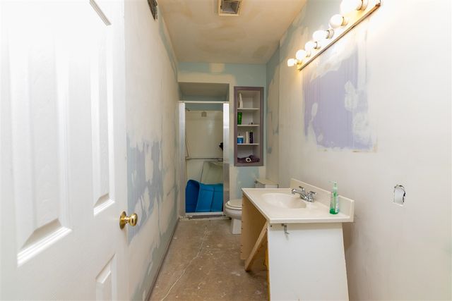 990 Centennial Avenue, Ypsilanti, MI 48198