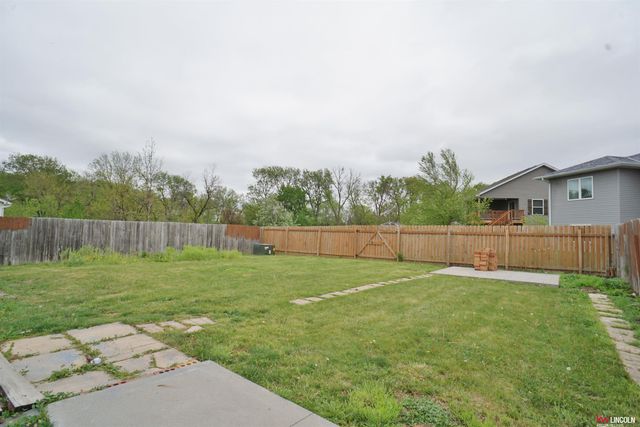 4129 W Thatcher Circle, Lincoln, NE 68528