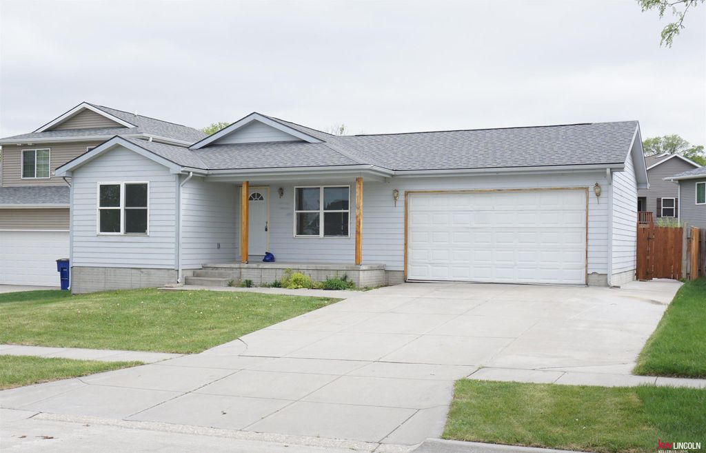 4129 W Thatcher Circle, Lincoln, NE 68528