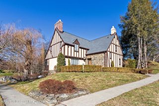 1 W Winding Road, Poughkeepsie, NY 12601
