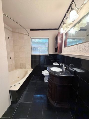 618 Sulphur Street, Houston, TX 77034