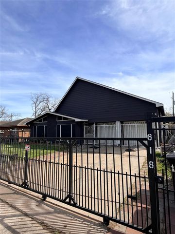 618 Sulphur Street, Houston, TX 77034