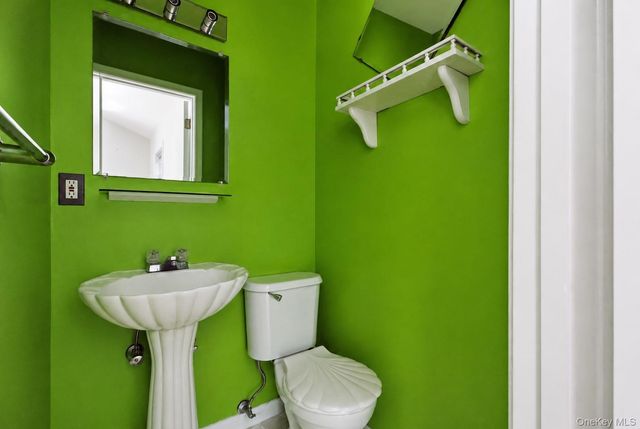 17 Yale Drive, Hampton Bays, NY 11946