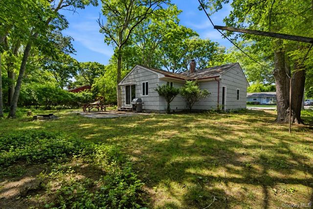 17 Yale Drive, Hampton Bays, NY 11946