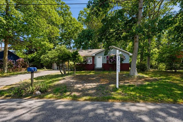 17 Yale Drive, Hampton Bays, NY 11946