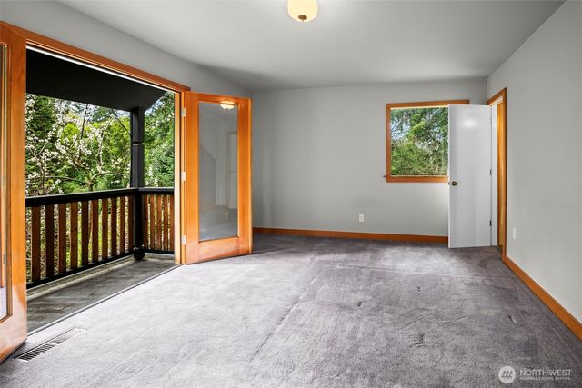 2812 204th Avenue Ct, Lake Tapps, WA 98391