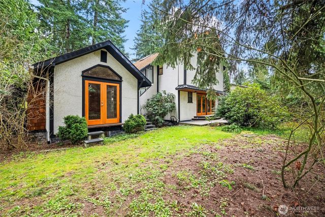 2812 204th Avenue Ct, Lake Tapps, WA 98391