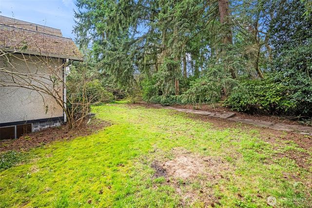 2812 204th Avenue Ct, Lake Tapps, WA 98391