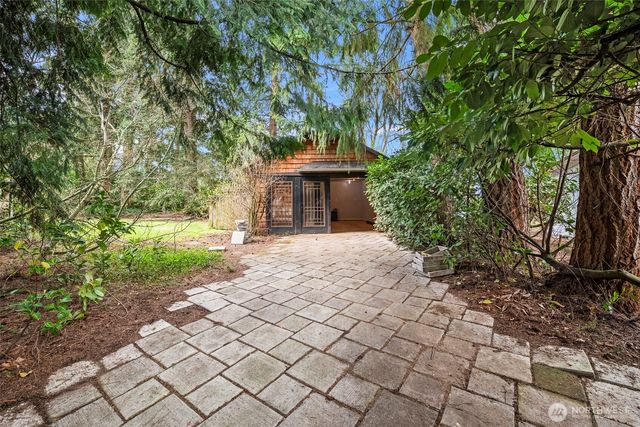 2812 204th Avenue Ct, Lake Tapps, WA 98391