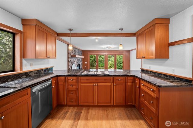 2812 204th Avenue Ct, Lake Tapps, WA 98391