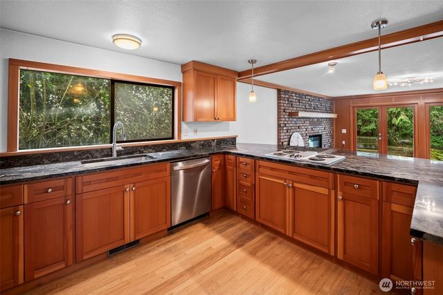 2812 204th Avenue Ct, Lake Tapps, WA 98391