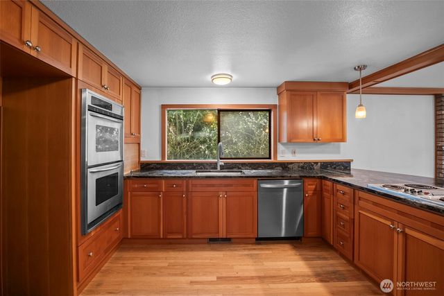 2812 204th Avenue Ct, Lake Tapps, WA 98391